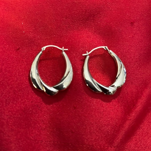 timeless jeweler Accessories - 10 karat gold, hoops 100% guarantee real..!